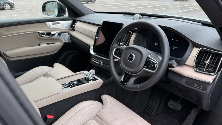 Volvo XC90 2.0 T8 PHEV Ultra Dark 5dr AWD Geartronic Estate